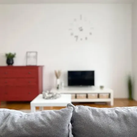 Apartment Air Conditioned 1 Bdr Near Train Station *