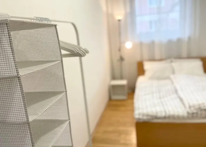 Apartman Air Conditioned 1 Bdr Near Train Station