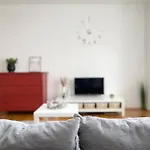 Апартаменти Air Conditioned 1 Bdr Near Train Station *