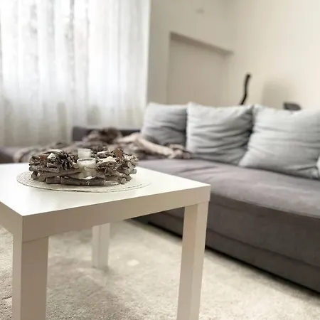 Air Conditioned 1 Bdr Near Train Station * ブラチスラヴァ