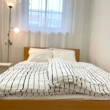 アパート Air Conditioned 1 Bdr Near Train Station *