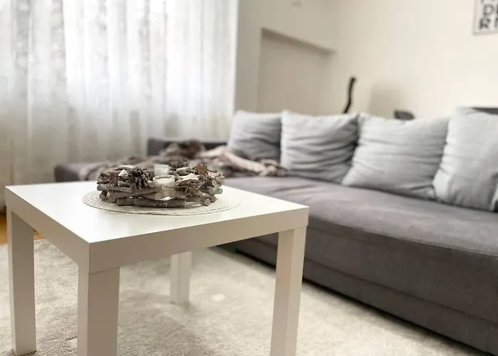 Air Conditioned 1 Bdr Near Train Station * ブラチスラヴァ