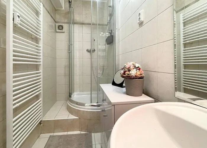 Air Conditioned 1 Bdr Near Train Station アパート *