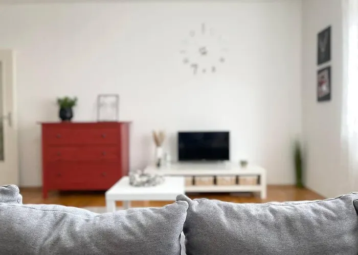 شقة Air Conditioned 1 Bdr Near Train Station *